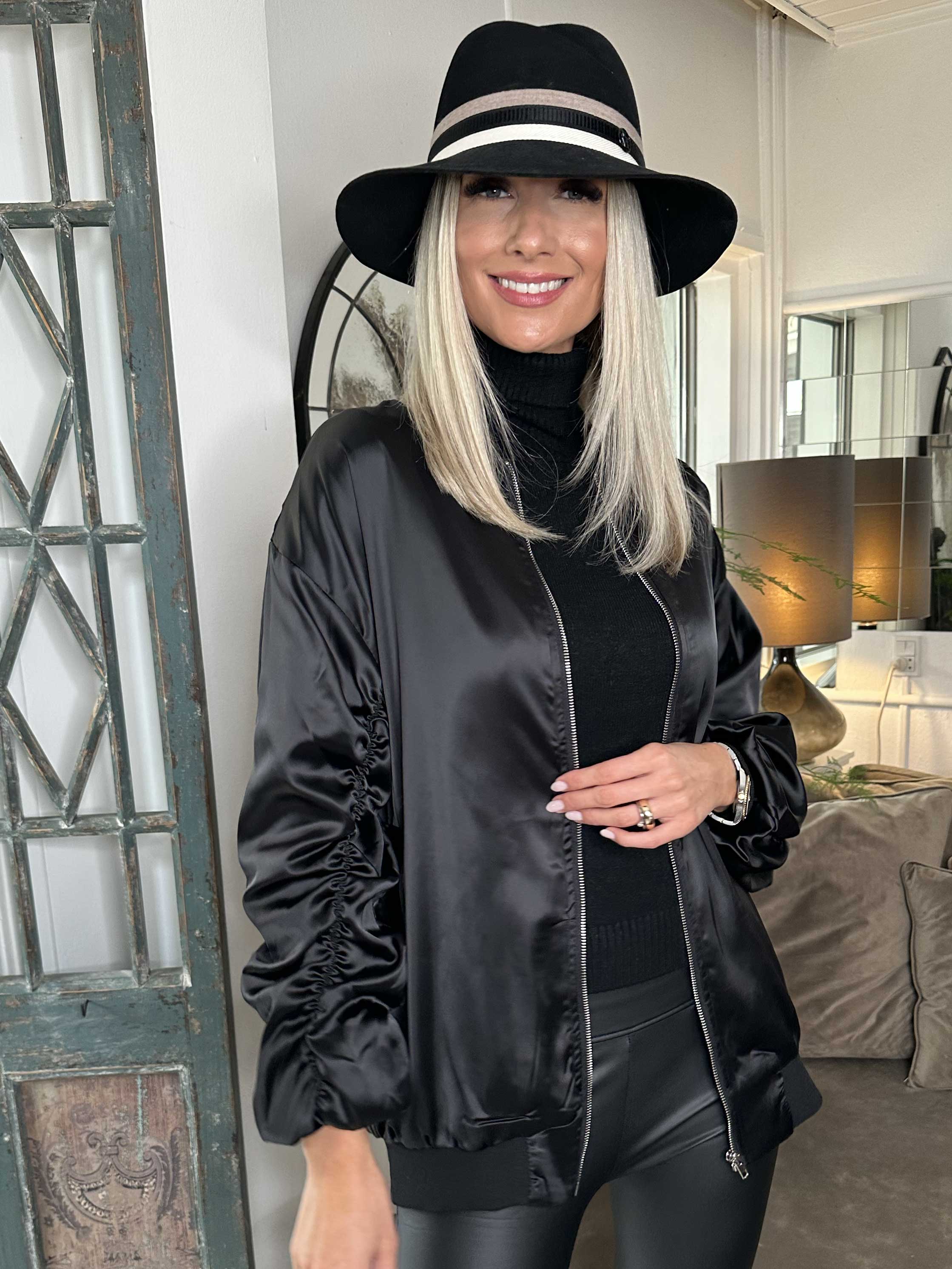 Idalia - Shiny let jakke med lynlås